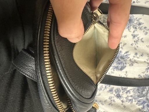 GUCCIショルダーバッグ(革製)