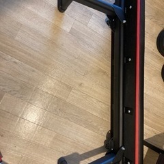 筋トレ用ベンチ、ダンベルの画像