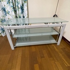  引き取り7月27日まで　ガラス、TV台