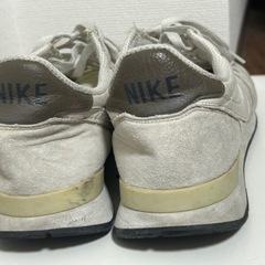 NIKE スニーカー　スウェード　クリームの画像