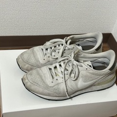 NIKE スニーカー　スウェード　クリームの画像