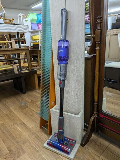 J039★2022年製★コードレス掃除機★dyson★SV19
