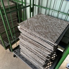 タイルカーペットの張り替えできる方。