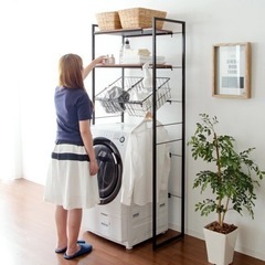 【取引決定済】ランドリーラックカゴ付きの画像