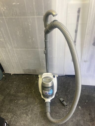 ☆中古￥4,300！IRIS OHYAMA　電気掃除機　家電　IC-C100TF-S型　【BG052】
