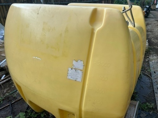 2000リットル　タンク