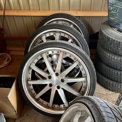 車のパーツ タイヤ、ホイール