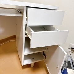 白 パソコンデスク ２年使用 ゼロ円 無料 分解済みの画像