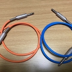オーディオ スピーカー& オーディオ用ケーブル×2本の画像