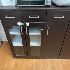 食器棚の画像
