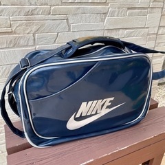 NIKE エナメルバッグ