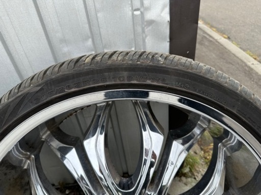 車のパーツ タイヤ、ホイール