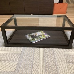今週中‼️木製ローテーブル，ガラストップで、中が見えます