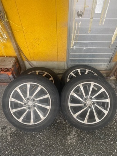 車のパーツ タイヤ、ホイール