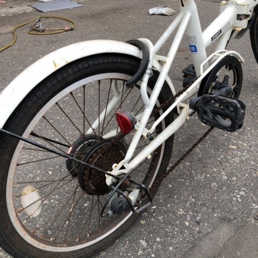 登録解除済み20 インチ 6段切替え 自転車 折りたたみ自転車　ライト付き　鍵付き　