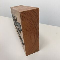 ○【0円あげます！】高さ30㎝ 王作 王将 置き台付き王様 木製 飾り将棋の駒 高さ30㎝ 木製 置物 飾り物 漆塗り盛り 木彫 彫刻 大 商売繁盛 和室 和風 インテリア 雑貨 中古品(NF240709)Zi-494-13の画像