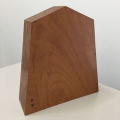 ○【0円あげます！】高さ30㎝ 王作 王将 置き台付き王様 木製 飾り将棋の駒 高さ30㎝ 木製 置物 飾り物 漆塗り盛り 木彫 彫刻 大 商売繁盛 和室 和風 インテリア 雑貨 中古品(NF240709)Zi-494-13の画像