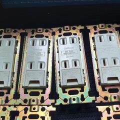 埋込アースターミナル付 ダブルコンセント　松下電工の画像
