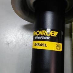 車のパーツの画像