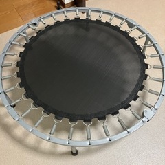 美品　トランポリン