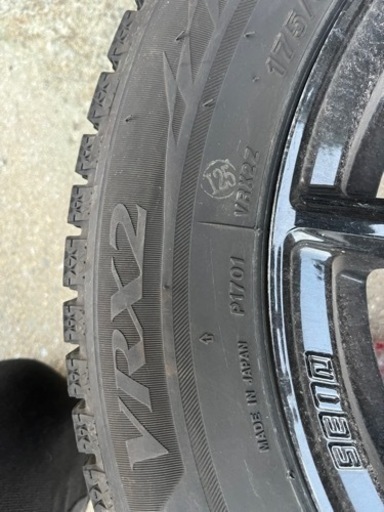 ホイール付きスタッドレスタイヤ4本セット　ブリザックVRX2175/65R14