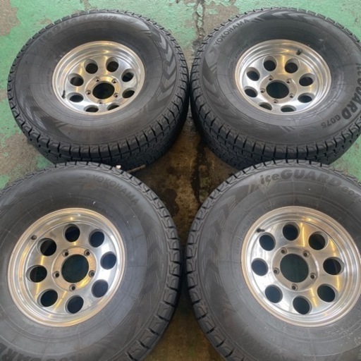 車のパーツ タイヤ、ホイール