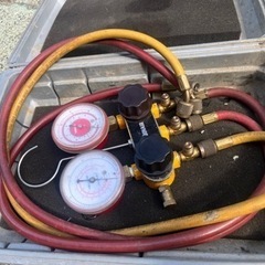 エアコン マニホールド ROBINAIR ロビネア 左側のゲージが イエロージャケット yellow jacket の製品の画像