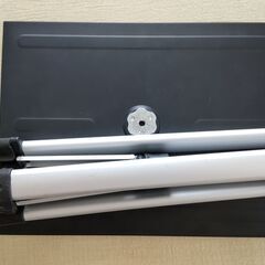 プロジェクターの台（三脚式）の画像