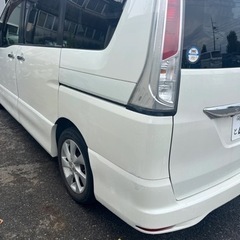 H24年式セレナ8人乗りの画像