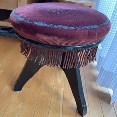 古いピアノ椅子の画像