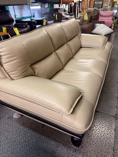 ソファ　3人用　3人掛け　ホワイト　クリーム　オシャレ　広々　アンティーク　合皮　大家族　広い　イス