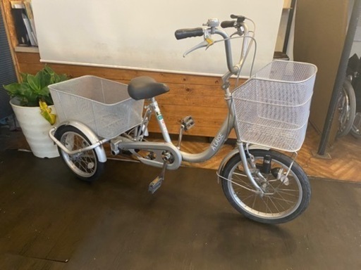 【スイング機能付き】3輪ワゴン　シルバー