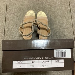 NOUBELVOUG RELAXのパイソン柄のサンダルの画像