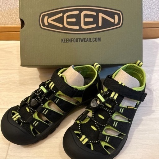 新品　keen 22㎝