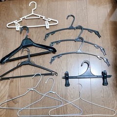黒プラスチックハンガー＆スカートハンガー＆針金ハンガー＆白系ハン...