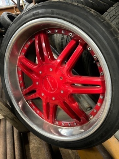 車のパーツ タイヤ、ホイール