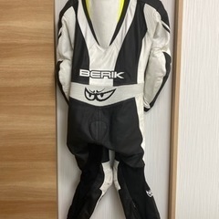 美品！　ライダースーツの画像