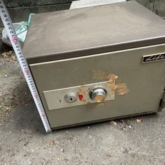 金庫　5000円あげます。募集停止しました