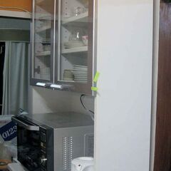 【無料】食器棚　ご自身で２つに分解して運んでいただける方のご連絡...