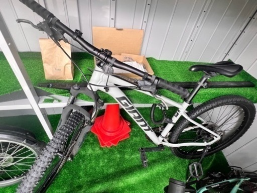 自転車 クロスバイク（返信お待ち下さい）