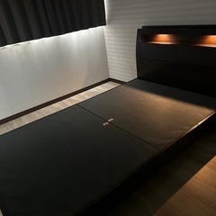 セミダブルベッド(照明、収納、コンセント付き)の画像