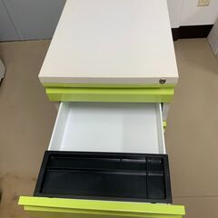 鍵付きキャビネットの画像