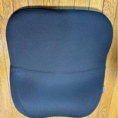 ★早いもの勝ち★ 美品　車　シートクッション2種類の画像