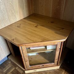 五角形のテレビ台　