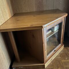 五角形のテレビ台　の画像