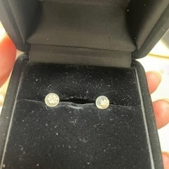 ダイヤモンドのピアスですの画像