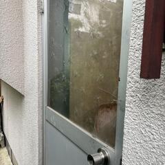 ガラスの割れ替えの画像