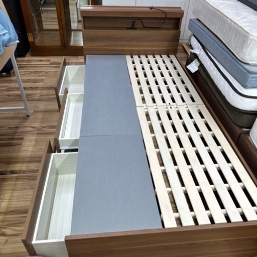 引き出し付き　シングルベッド