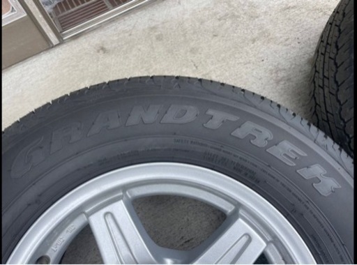 車のパーツ タイヤ、ホイール