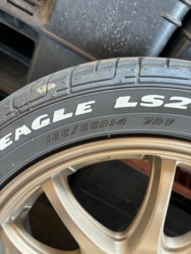 車のパーツ タイヤ、ホイール